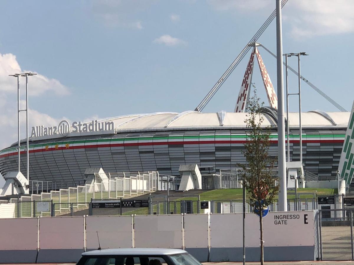 Tra Stadio E Storia - Fronte Allianz Stadium Juventus ヴェナリア・レアーレ エクステリア 写真